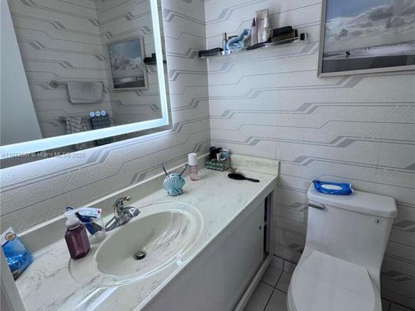 1950 S Ocean Dr 11D, Hallandale Beach FL 33009