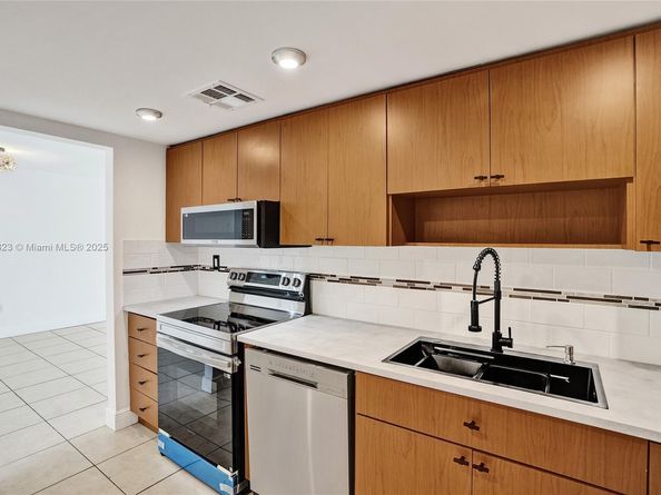 1800 Sans Souci Blvd 435, North Miami FL 33181