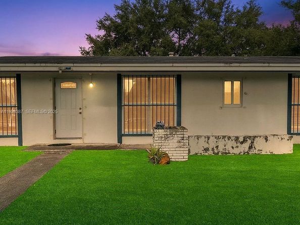 3981 NW 201st St, Miami Gardens FL 33055