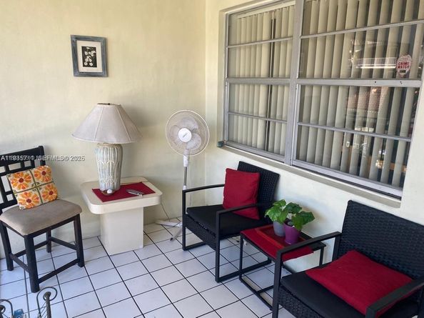 541 Blue Heron Dr 215, Hallandale Beach FL 33009