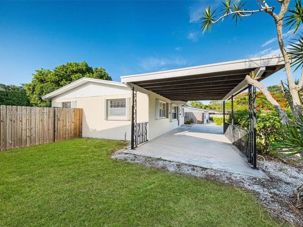 3589 Island Rd, Palm Beach Gardens FL 33410