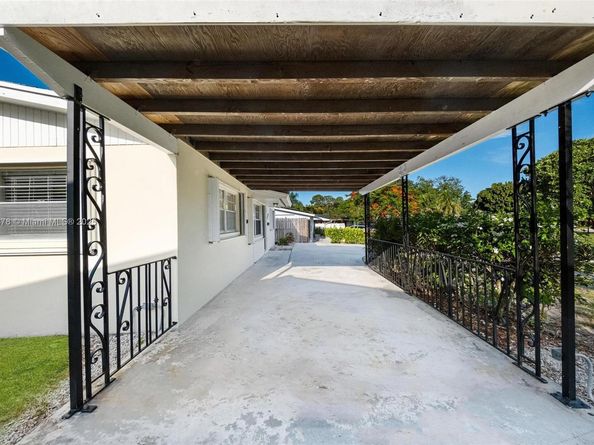 3589 Island Rd, Palm Beach Gardens FL 33410