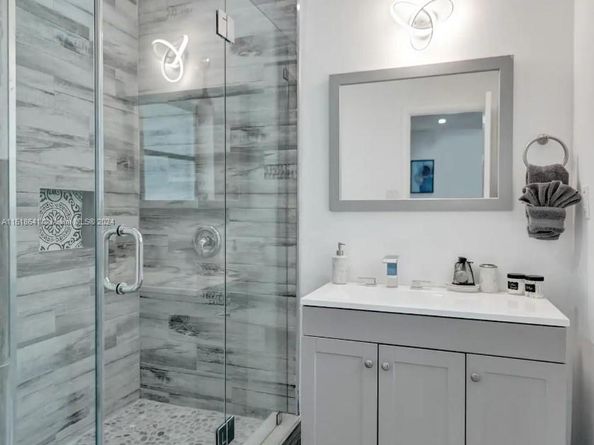 1342 Tyler St, Hollywood FL 33019