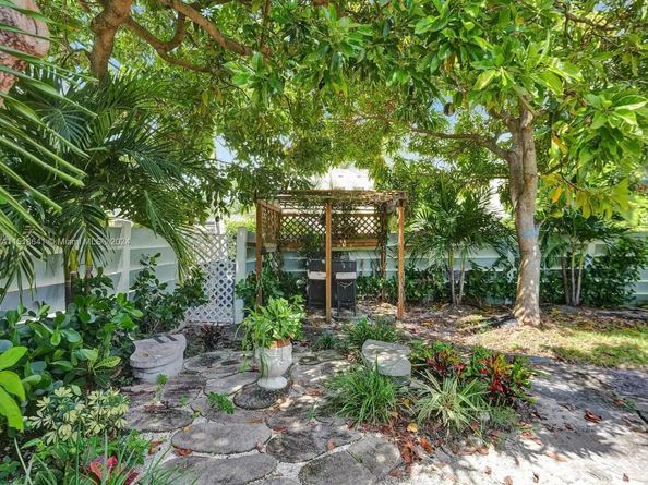 1342 Tyler St, Hollywood FL 33019