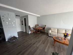 9390 W Flagler St 206C, Miami FL 33174