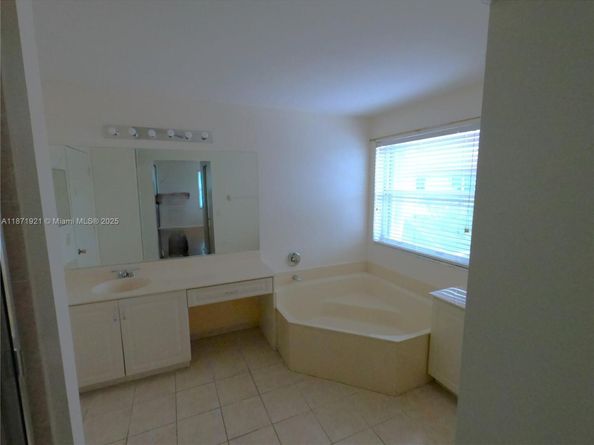 1943 SW 149th Ave, Miramar FL 33027