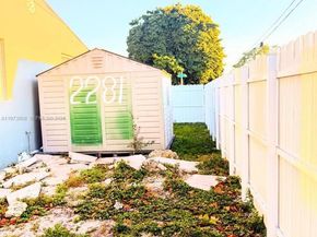 2281 NW 81st Ter, Miami FL 33147