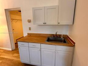 26 Diplomat Pkwy 2259, Hallandale Beach FL 33009