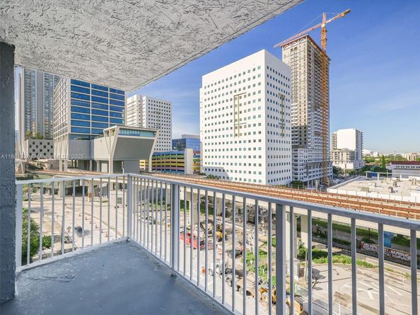 850 N Miami Ave W906, Miami FL 33136