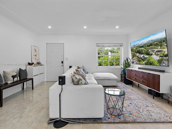 794 NW 45th St, Miami FL 33127