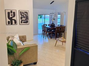 10025 SW 16th St, Pembroke Pines FL 33025