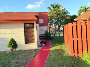 10025 SW 16th St, Pembroke Pines FL 33025