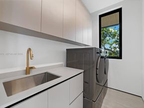 641 Flamingo Dr, Fort Lauderdale FL 33301