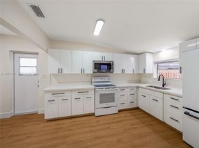 7091 Harding St, Hollywood FL 33024