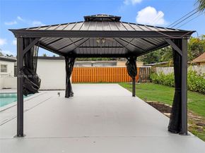 7091 Harding St, Hollywood FL 33024