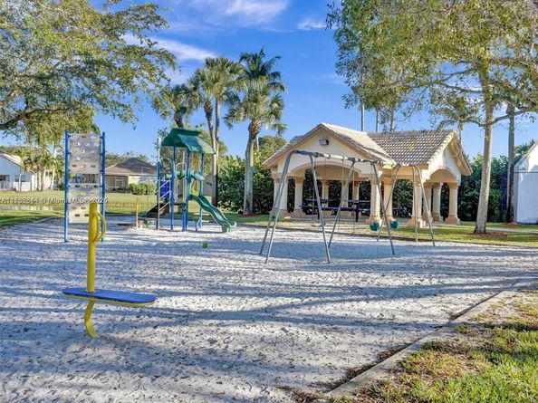 1026 NW 170th Ave, Pembroke Pines FL 33028