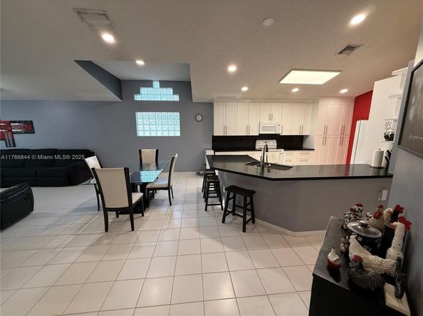 1026 NW 170th Ave, Pembroke Pines FL 33028
