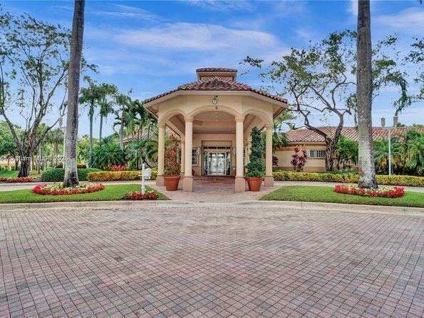 1026 NW 170th Ave, Pembroke Pines FL 33028