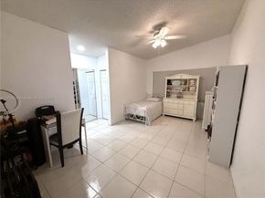 1026 NW 170th Ave, Pembroke Pines FL 33028
