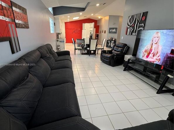 1026 NW 170th Ave, Pembroke Pines FL 33028