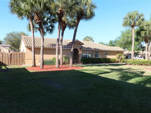 1026 NW 170th Ave, Pembroke Pines FL 33028