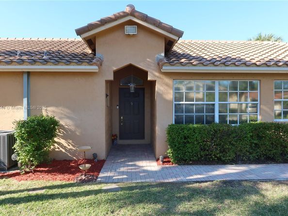 1026 NW 170th Ave, Pembroke Pines FL 33028