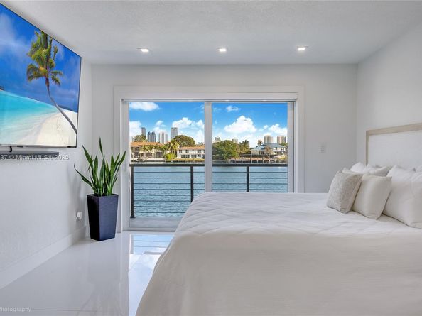 16479 NE 27th Pl 16, North Miami Beach FL 33160