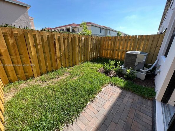 875 NE 211TH St 0, Miami FL 33179