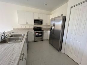 875 NE 211TH St 0, Miami FL 33179