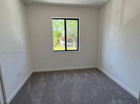 875 NE 211TH St 0, Miami FL 33179