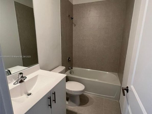 875 NE 211TH St 0, Miami FL 33179