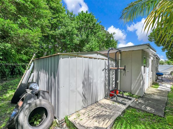 2318 Washington St, Hollywood FL 33020