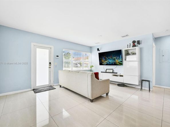 2318 Washington St, Hollywood FL 33020