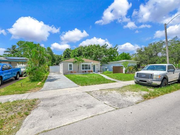 2318 Washington St, Hollywood FL 33020