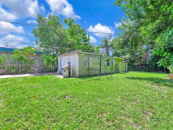 2318 Washington St, Hollywood FL 33020