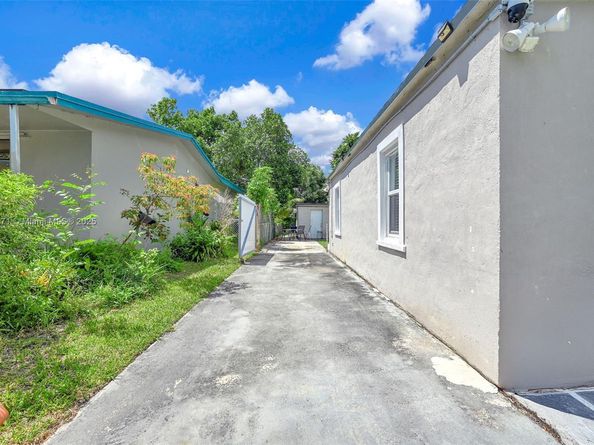 2318 Washington St, Hollywood FL 33020