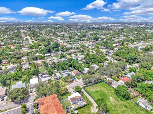 2318 Washington St, Hollywood FL 33020