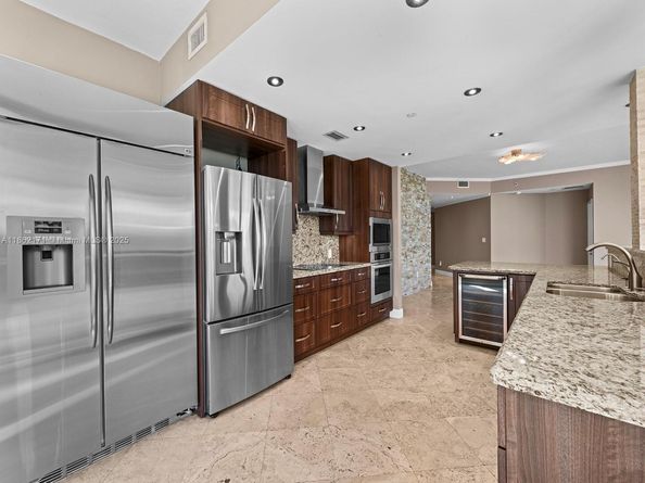 2645 S Bayshore Dr 304, Miami FL 33133