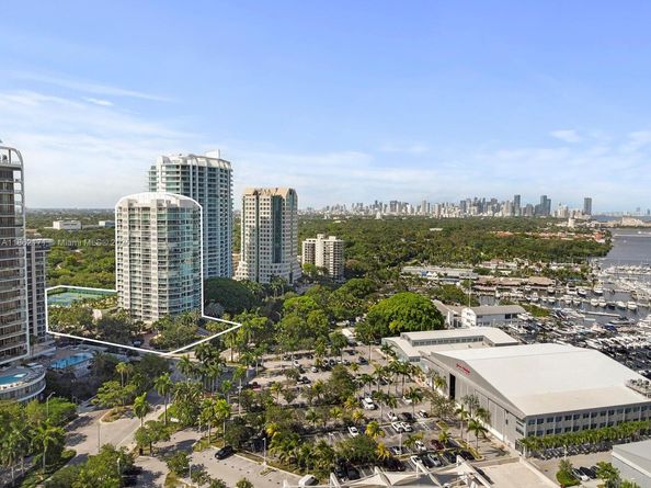 2645 S Bayshore Dr 304, Miami FL 33133
