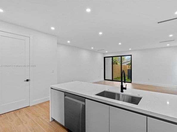 3616 Thomas Ave, Miami FL 33133