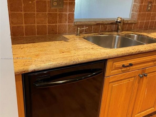 8735 Ramblewood Dr 114, Coral Springs FL 33071