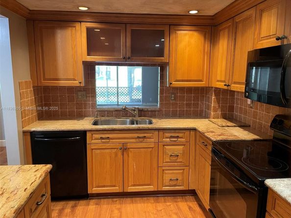 8735 Ramblewood Dr 114, Coral Springs FL 33071