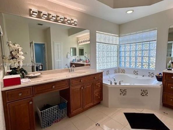 10261 NW 54th Pl, Coral Springs FL 33076