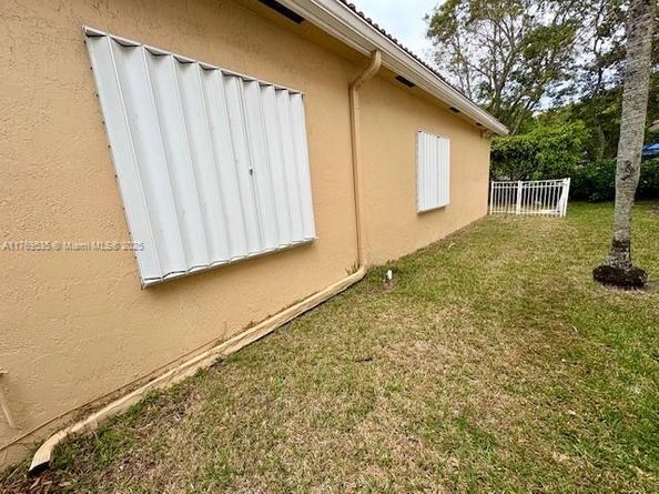 10261 NW 54th Pl, Coral Springs FL 33076