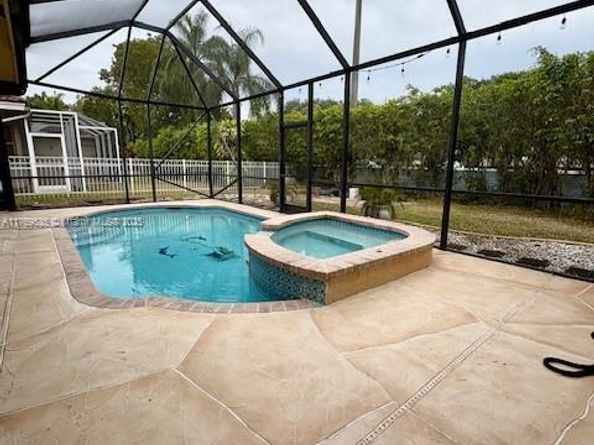 10261 NW 54th Pl, Coral Springs FL 33076