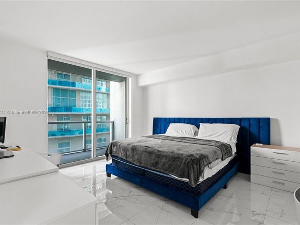 55 SE 6th St 1203, Miami FL 33131