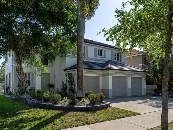 910 Sunflower Cir, Weston FL 33327