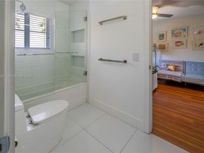 910 Sunflower Cir, Weston FL 33327