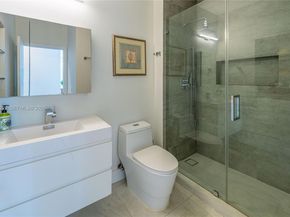 910 Sunflower Cir, Weston FL 33327