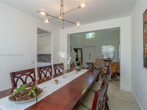 910 Sunflower Cir, Weston FL 33327